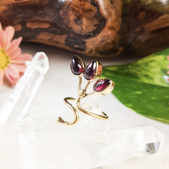 NWT Baizaar Garnet Triple Blossom Cocktail Ring, Size 8 - Picture 5 of 5